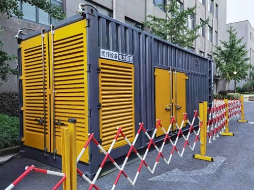 乌兰如何使用转速表检查发动机的转速？